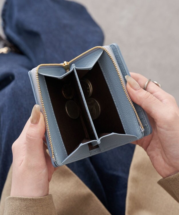 russet エンボスモノグラムハーフウォレット(SO-437) L.Blue