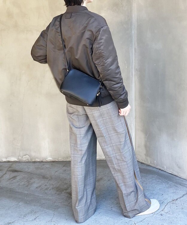 LA BAGAGERIE 【maison vert】 【多収納】アオリショルダーバッグ ブラック