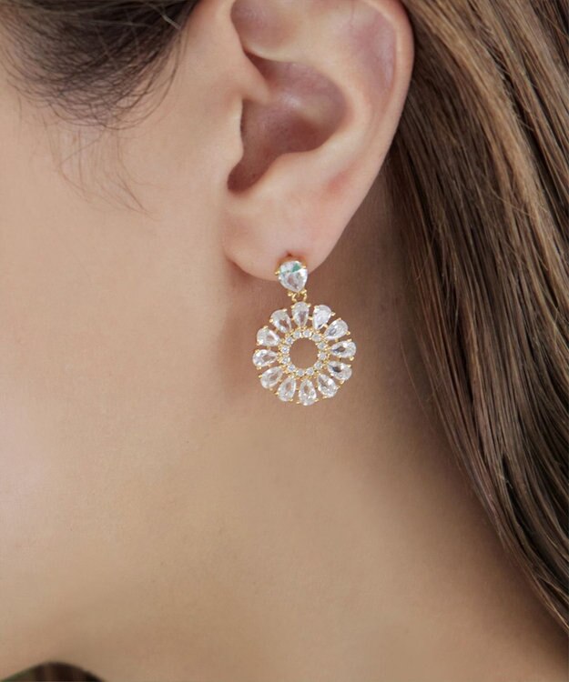 Tiaclasse 【金属アレルギー対応】クリスタルフラワーピアス ゴールド