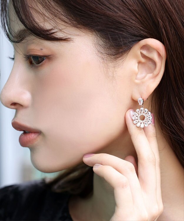 Tiaclasse 【金属アレルギー対応】クリスタルフラワーピアス ピンクゴールド