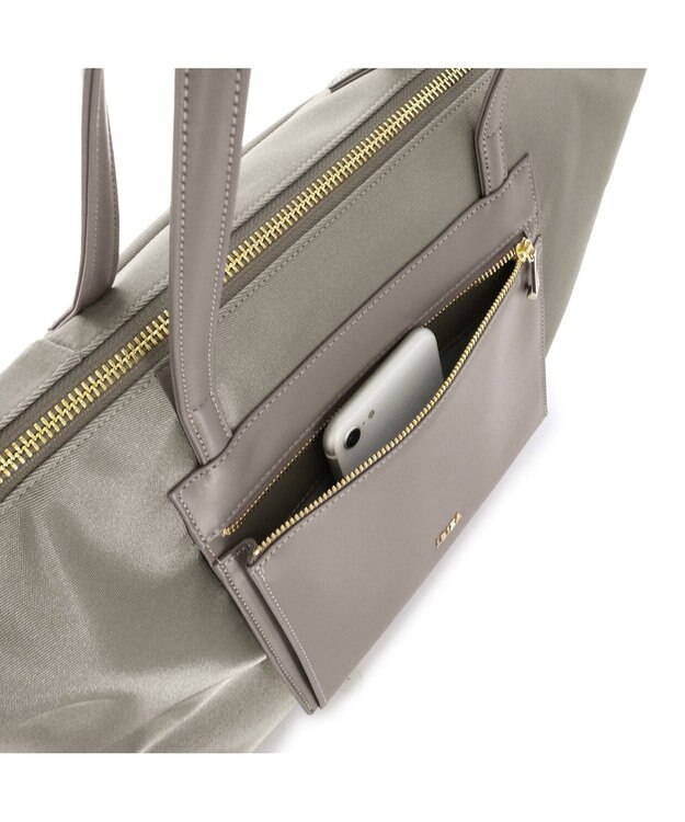 IBIZA コモド　オペラナイロン/牛革　セミショルダーバッグ カーキ