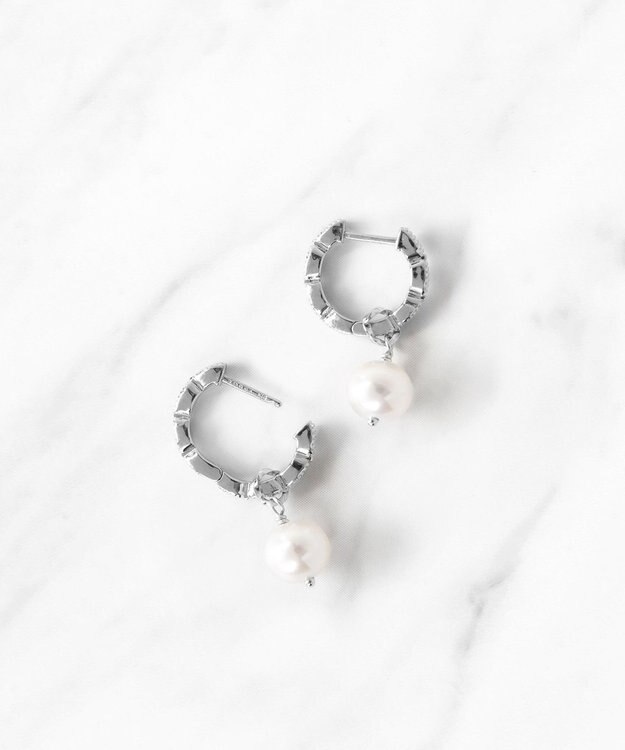 TOCCA 【WEB限定】DAISY PETAL HOOP PIERCED EARRINGS K10ホワイトゴールド 淡水パール 2WAYピアス ホワイトゴールド系