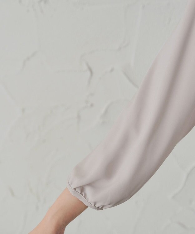 Tiaclasse 【洗える】ネックレス見えパーツ付きタックブラウス ベージュ