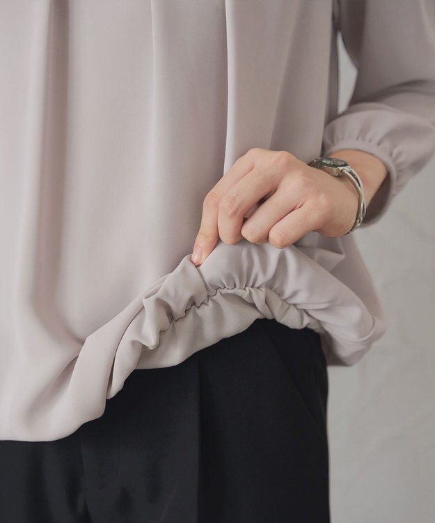 Tiaclasse 【洗える】ネックレス見えパーツ付きタックブラウス ベージュ