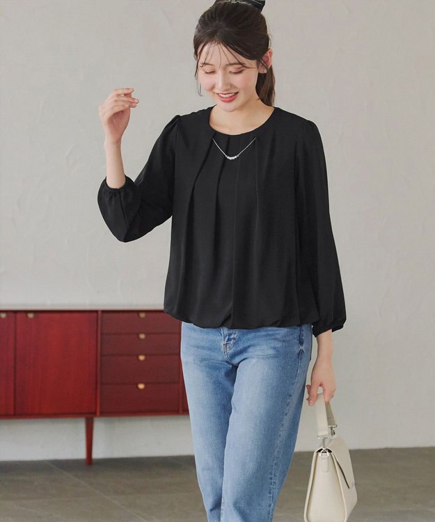 Tiaclasse 【洗える】ネックレス見えパーツ付きタックブラウス ブラック