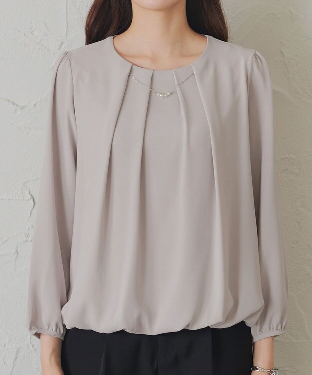 Tiaclasse 【洗える】ネックレス見えパーツ付きタックブラウス ベージュ