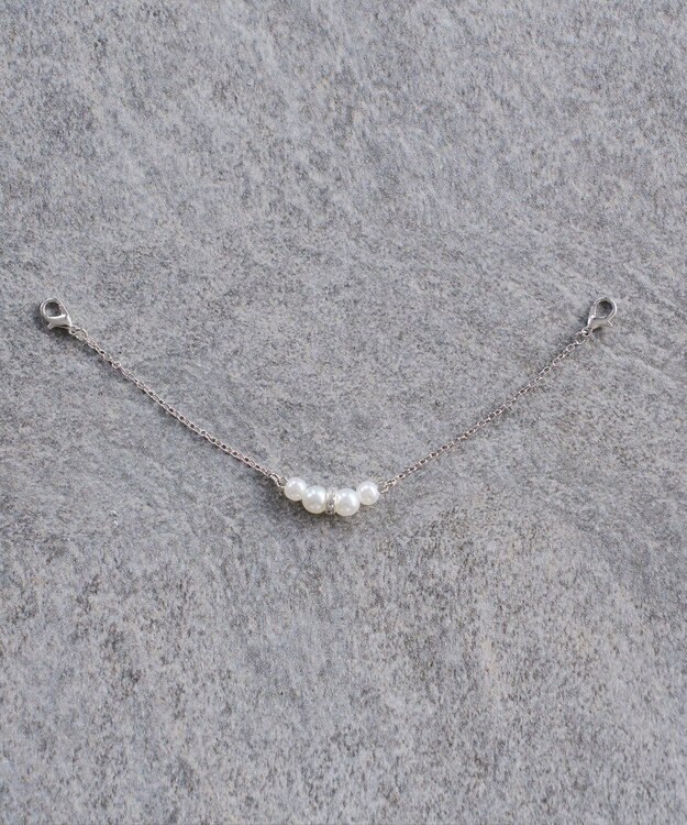 Tiaclasse 【洗える】ネックレス見えパーツ付きタックブラウス ベージュ