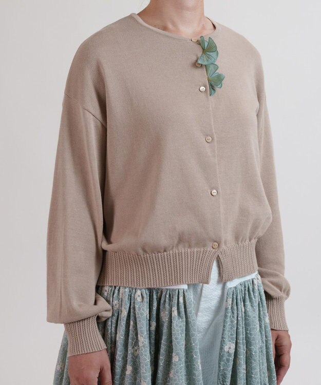 muuc 花モチーフ付きコットンニットカーディガン ベージュ