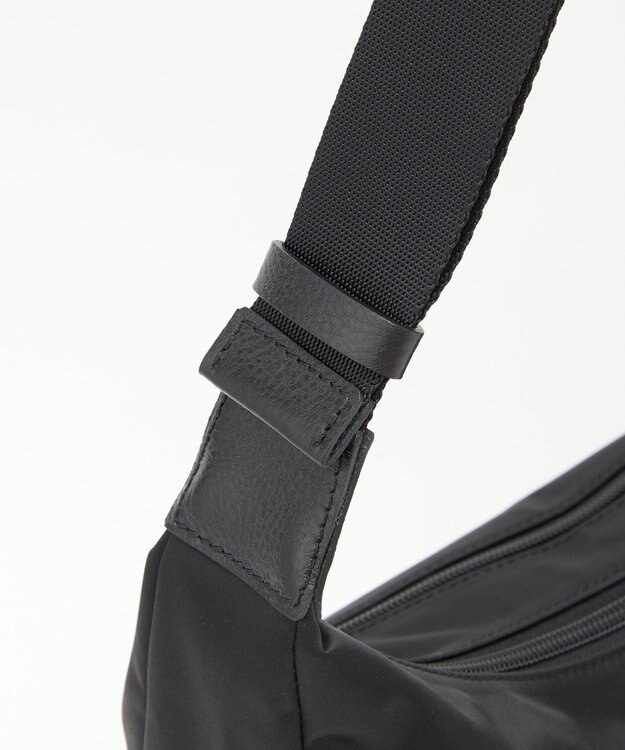 russet ナイロンラウンドショルダーバッグ (CE-1327-WEB) Black2