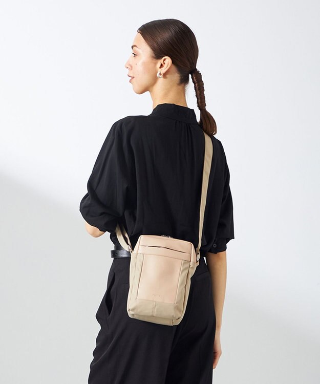 Y'SACCS ブロックモチーフポシェット アイボリー