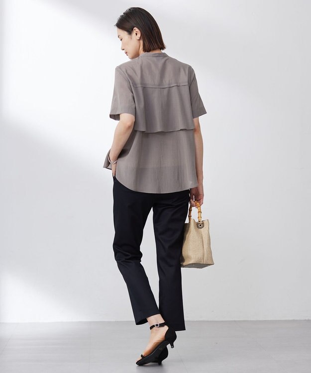 J.PRESS LADIES L 【WEB限定カラーあり・洗える・速乾・接触冷感】リライムライトローン バックフリル ブラウス 【WEB限定カラー】モカ系