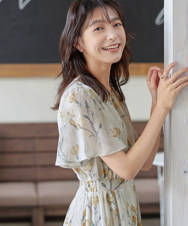 Tiaclasse 【小倉優子さん着用・洗える】大花柄シフォンワンピース ライトベージュ