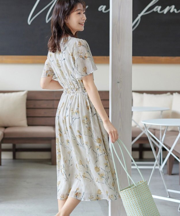 Tiaclasse 【小倉優子さん着用・洗える】大花柄シフォンワンピース ライトベージュ