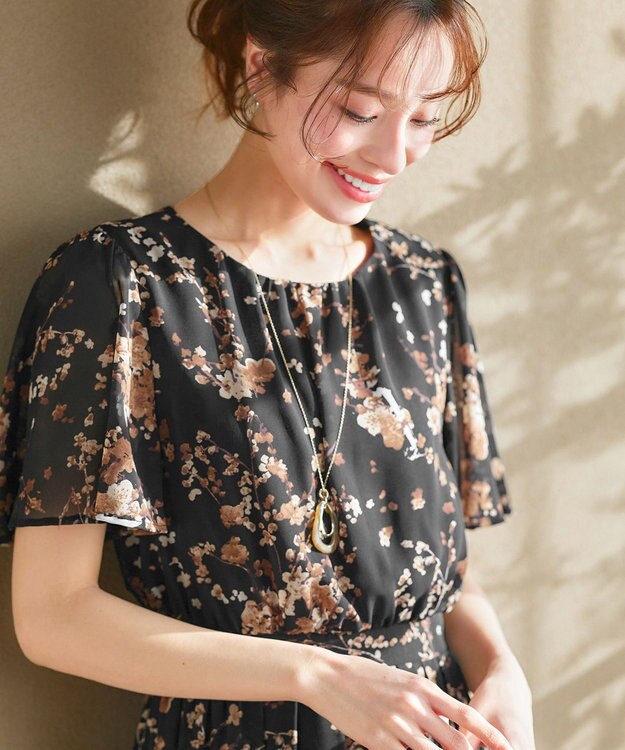 Tiaclasse 【小倉優子さん着用・洗える】大花柄シフォンワンピース ブラック