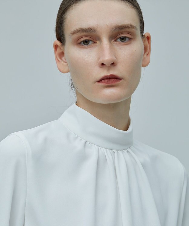 BEIGE， EVA / ハイネックロングスリーブブラウス White