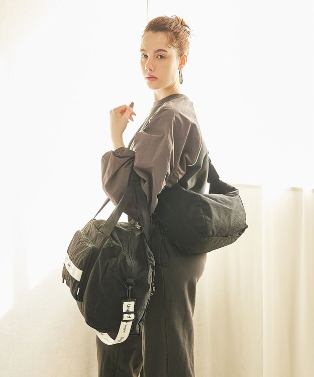 style code 【Ungrid/アングリッド】撥水軽量ソフトナイロン ロゴテープ折り畳みラージ　トラベルボストンバッグ(33L） BLK/IVO7603