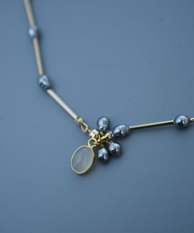 monshiro ガラスパールラインショート ネックレス シルバーグレー