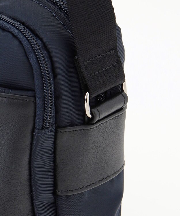 Y'SACCS ナイロン×牛革コンビシリーズ　横型ショルダーバッグ　SSサイズ ネイビー