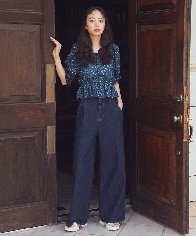 earth music&ecology フラワー刺繍フリルヘムブラウス Navy