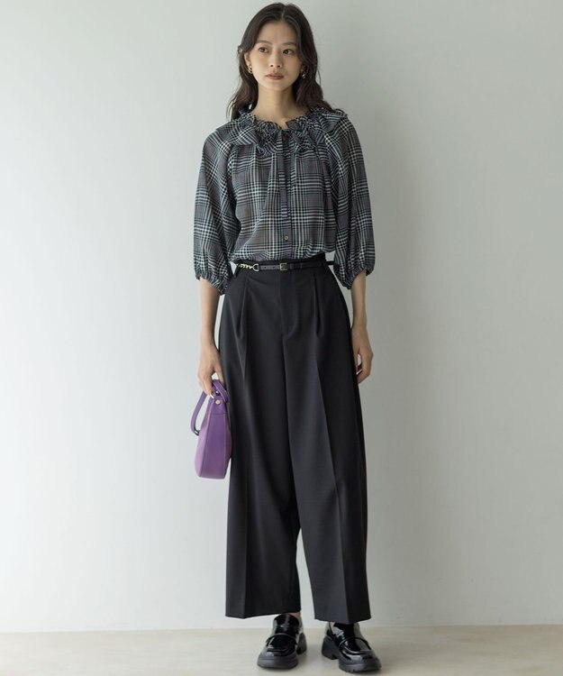 組曲 S ライトトロピカルロールネック ブラウス ブラック系3