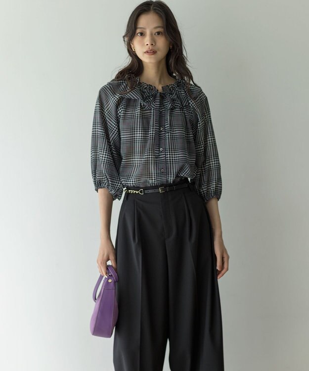 組曲 S ライトトロピカルロールネック ブラウス ブラック系3