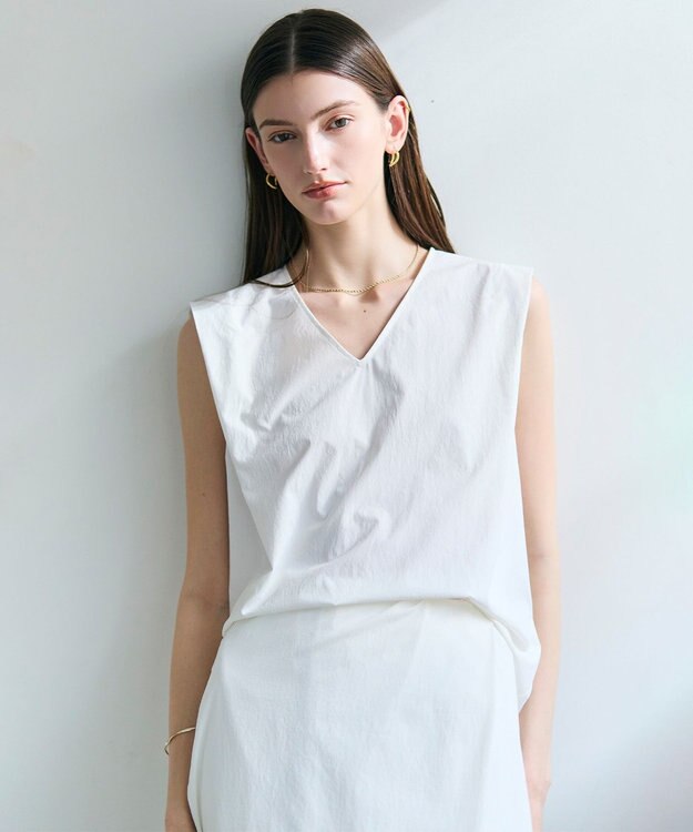 BEIGE， YANN / Vネックタックブラウス White