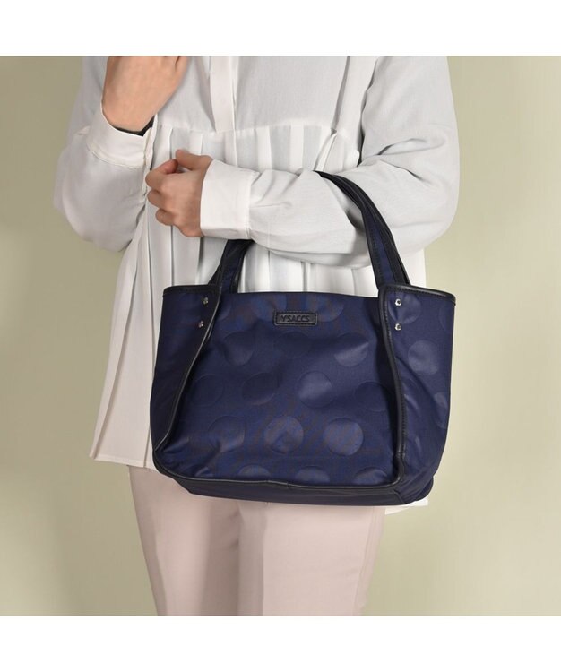 Y'SACCS ヒートエンボス ポルカドットトート Sサイズ ネイビー