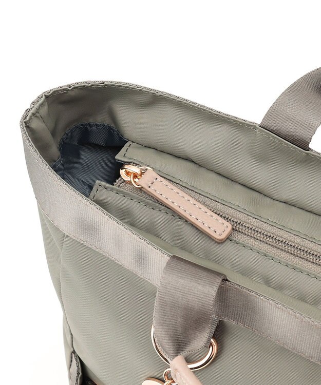 LA BAGAGERIE チャーム付き　ナイロンスクエアリュック グレー