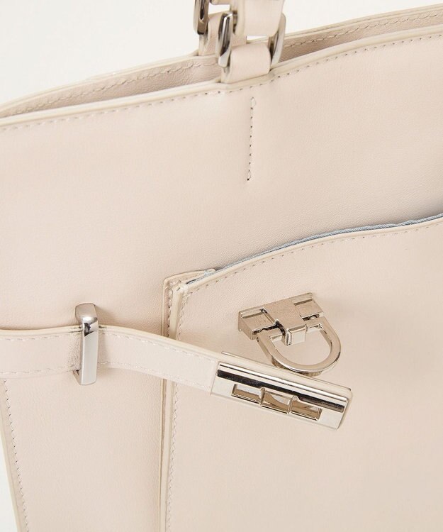 TOPKAPI 【TREASURE TOPKAPI】ベルトデザイン レザー フラット トートバッグ A4対応 ホワイト