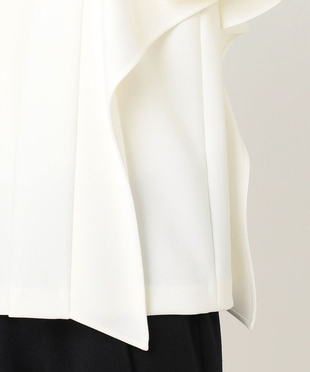 23区 【R(アール)】ダブルクロス ラッフルデザインブラウス ホワイト系