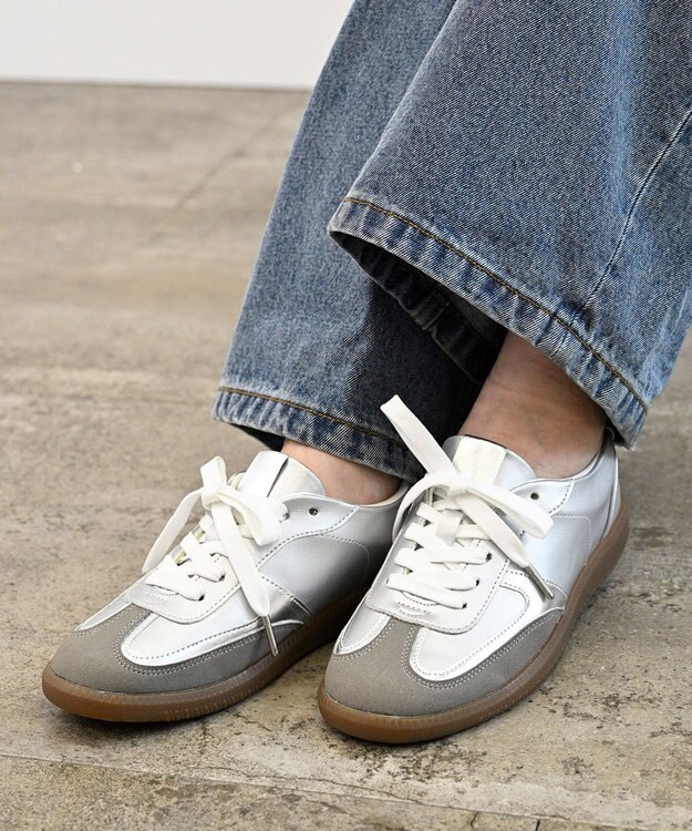 APOM 晴雨兼用　ウォーターレジスト ジャーマントレーナー