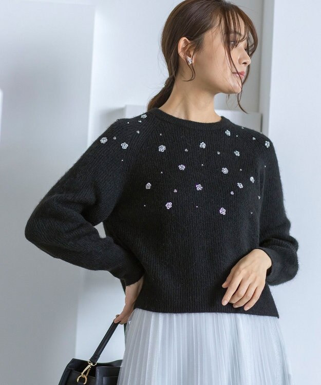 組曲 【WEB限定】モヘヤブレンド ビジューライク刺繍ニット ブラック系