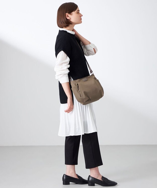 Y'SACCS 【ナイロンタフタ】トラベルショルダー mini ベージュ系その他