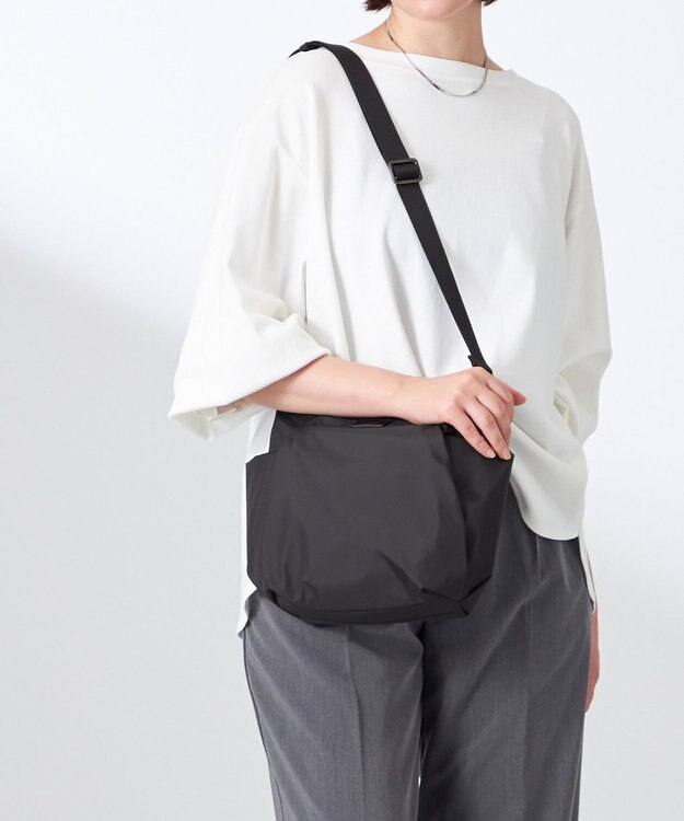 Y'SACCS 【ナイロンタフタ】トラベルショルダー mini ブラック
