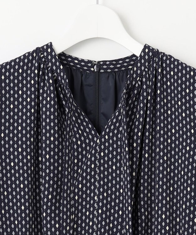 23区 L 【洗える】バックサテンアムンゼンレーユルダイヤプリント ワンピース ネイビー系