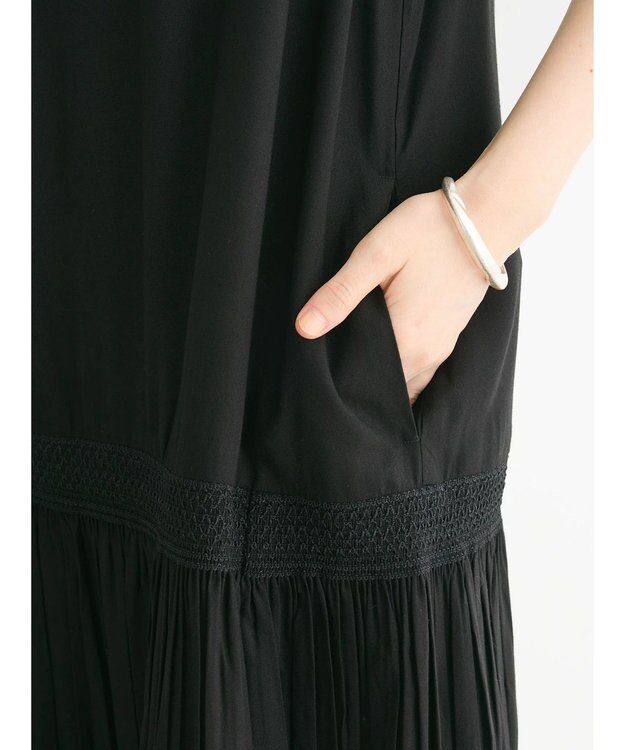 Green Parks Ｉ　ノースリスモッキング切替ワンピース Black