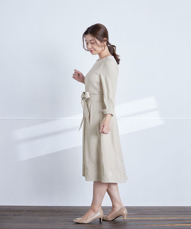 Tiaclasse 【洗える】花柄刺繍フレアワンピース グレージュ