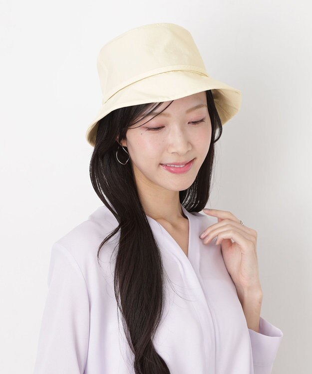 MOONBAT 【遮光100％/遮熱/UVカット】FURLA(フルラ)小ツバ 後ろ割れ バケットハット 帽子 無地 チャーム付き 手洗い可能/サイズ調整可能 ベージュ