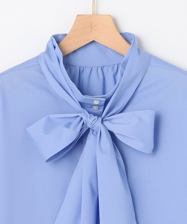 組曲 S 【加藤ローサさん着用 / 前後着用可】コットンタッチシャーティング刺繍入り ブラウス ブルー系