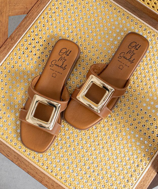 INTER-CHAUSSURES 【Oh my Sandals】メタルバックルフラットサンダル ブラウン
