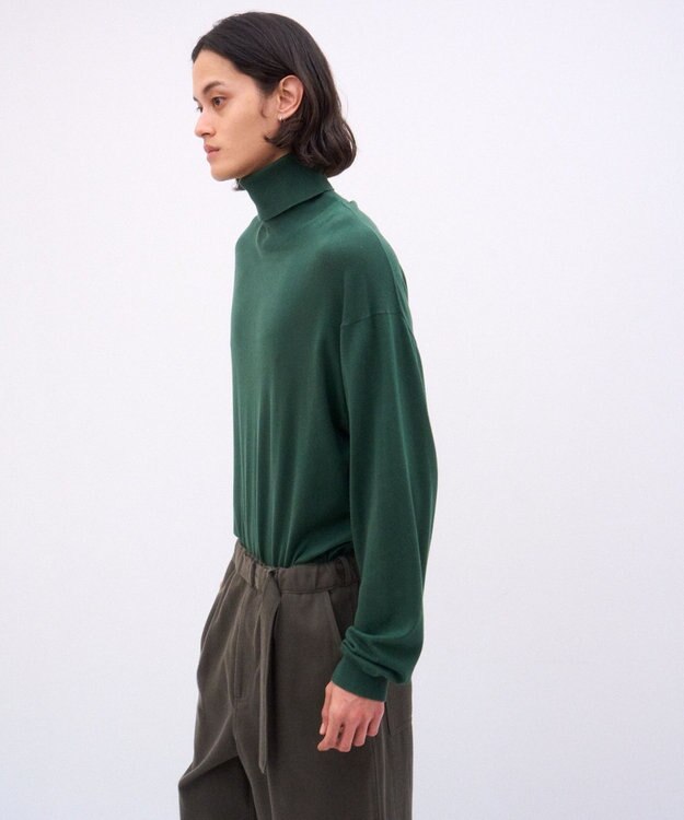 ATON SMOOTH SUVIN | タートルネックセーター - UNISEX GREEN