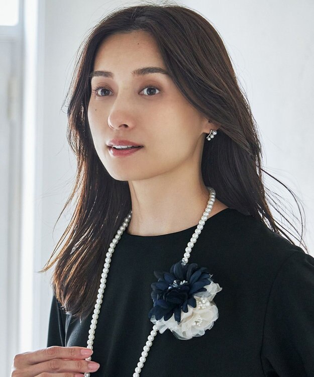 ANY フラワーミックスコサージュ エクリュ×ネイビー