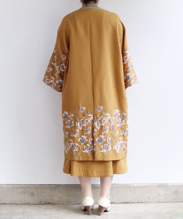 muuc 〈遠州織物の工場で織られた上質なコットン生地〉モクレン刺繍 ノーカラー ワイドシルエット コート（セットアップ可能） イエロー×ホワイト