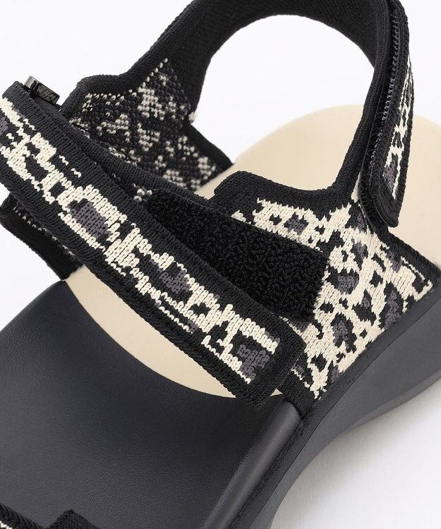 steppi ナロー ストラップ スポーツサンダル レオパード