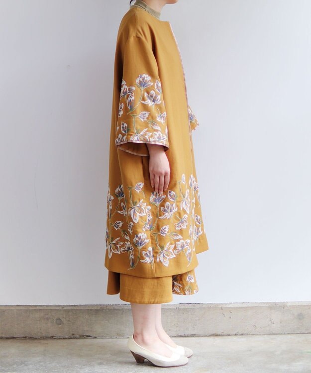 muuc 〈遠州織物の工場で織られた上質なコットン生地〉モクレン刺繍 ノーカラー ワイドシルエット コート（セットアップ可能） イエロー×ホワイト