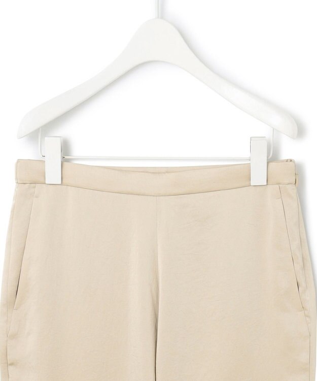 ICB 【MAG×スタイリストコラボ】シャイニーシアーニット×サテンストレートパンツ ブラックニット×ベージュパンツ