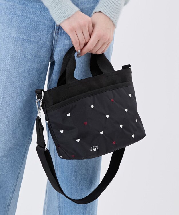 LeSportsac SMALL BUCKET TOTE/レッド/ホワイトハートEMB レッド/ホワイトハートEMB