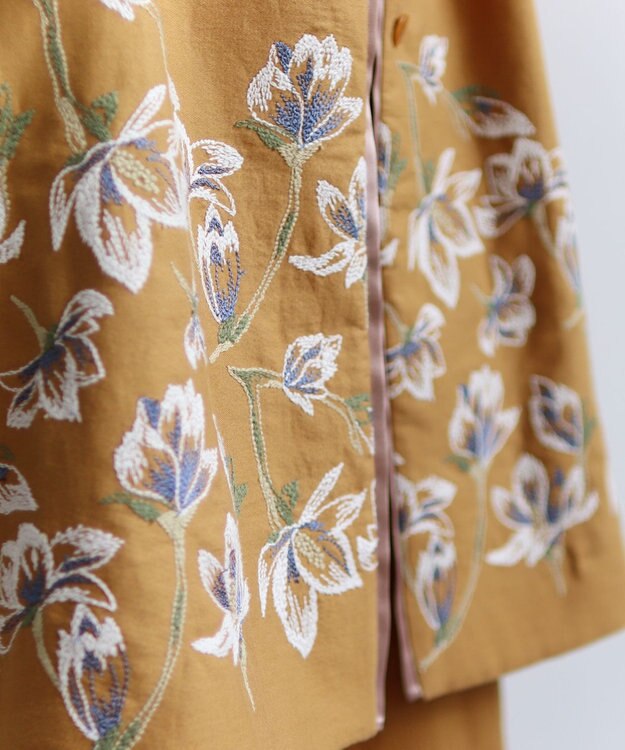 muuc 〈遠州織物の工場で織られた上質なコットン生地〉モクレン刺繍 ノーカラー ワイドシルエット コート（セットアップ可能） イエロー×ホワイト