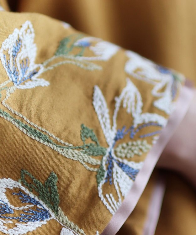 muuc 〈遠州織物の工場で織られた上質なコットン生地〉モクレン刺繍 ノーカラー ワイドシルエット コート（セットアップ可能） イエロー×ホワイト