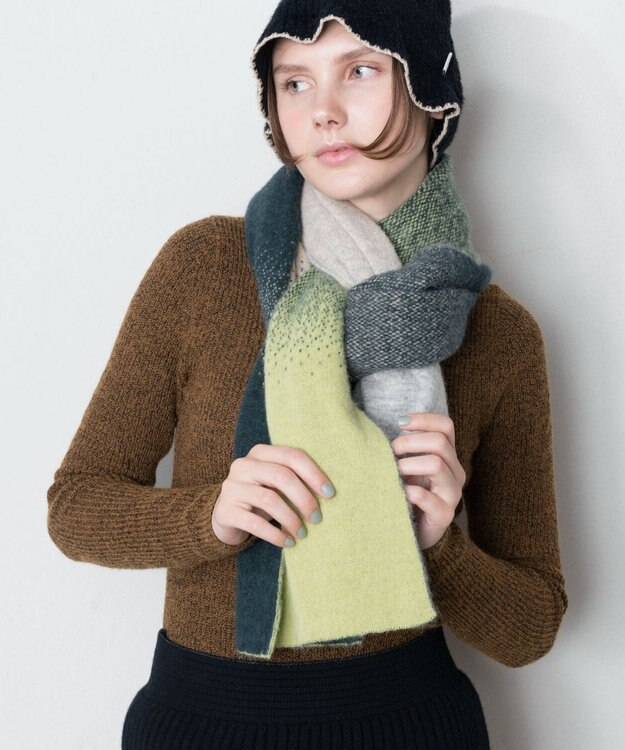 GRADATION SHAGGY SCARF／グラデーションシャギーマフラー